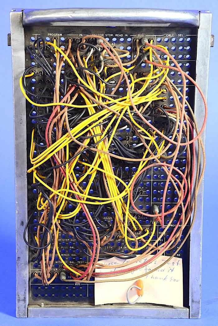 1948년 IBM 604, 진공관 계산기에 78년 만에 다시 전원을 넣어봤어요
